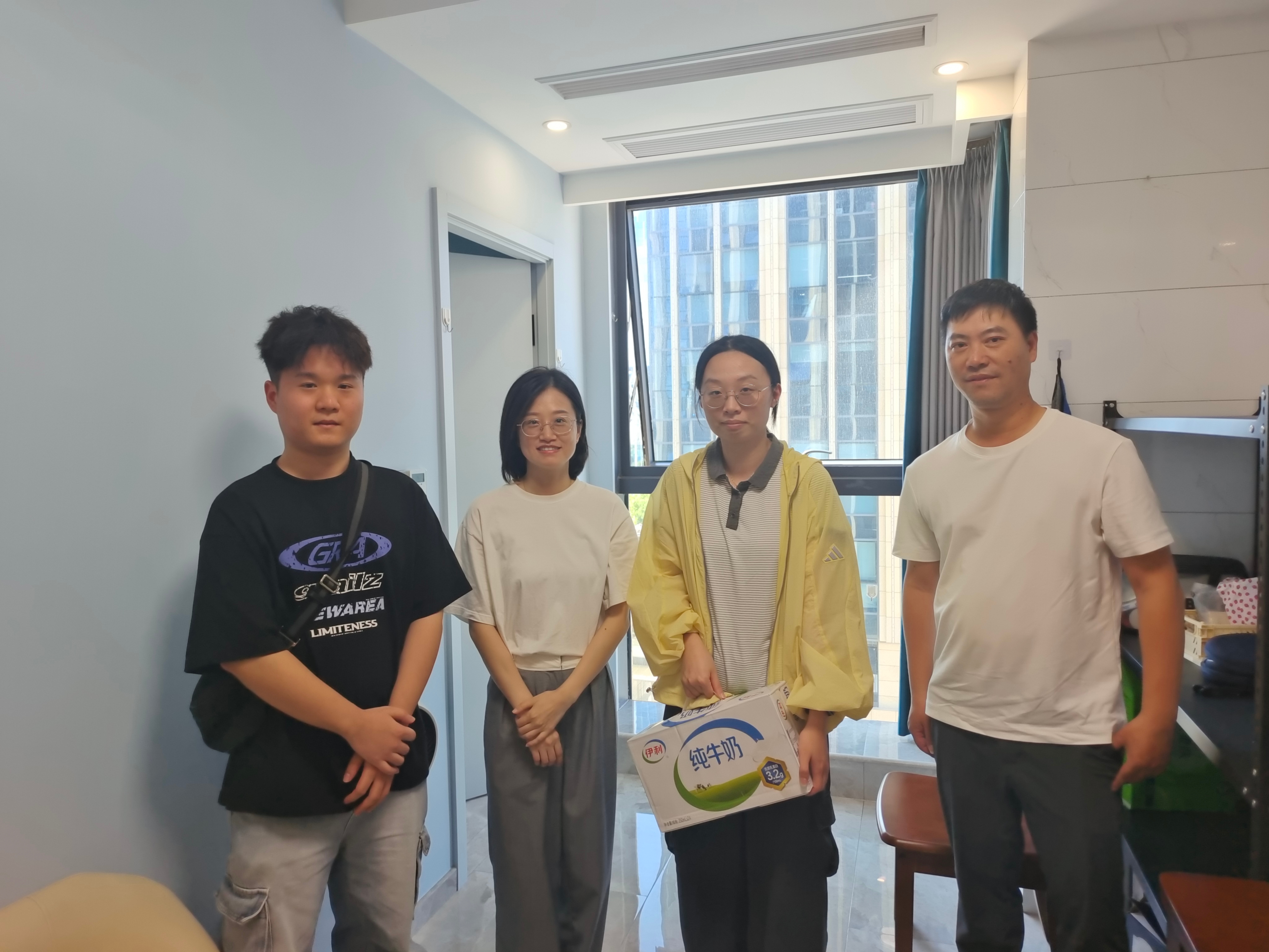 关怀入“宿”暖人心 状元岙公司领导走访慰问新入职大学生