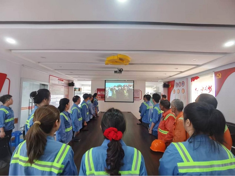 龙湾公司组织干部职工集中观看“纪念中国人民抗日战争暨反法西斯战争胜利80周年大会”电视直播