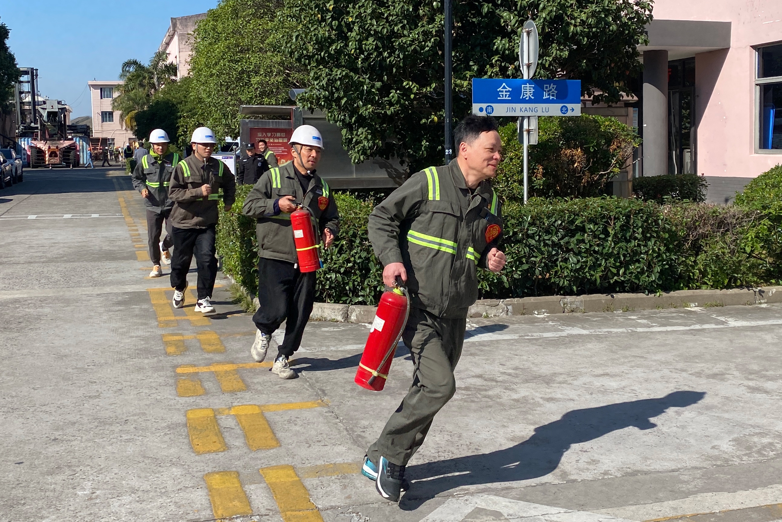 金洋公司组织开展办公楼消防疏散逃生无脚本演练