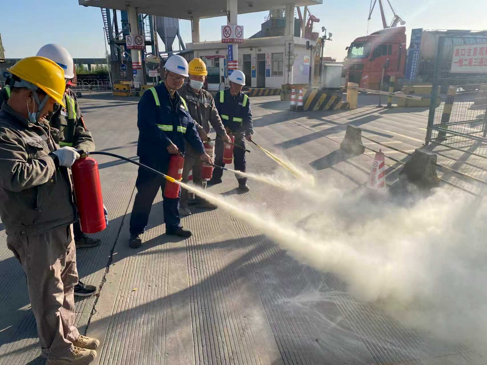 锤炼应急真功夫 筑牢安全防火墙——金洋公司开展加油站溢油处置及消防综合应急演练