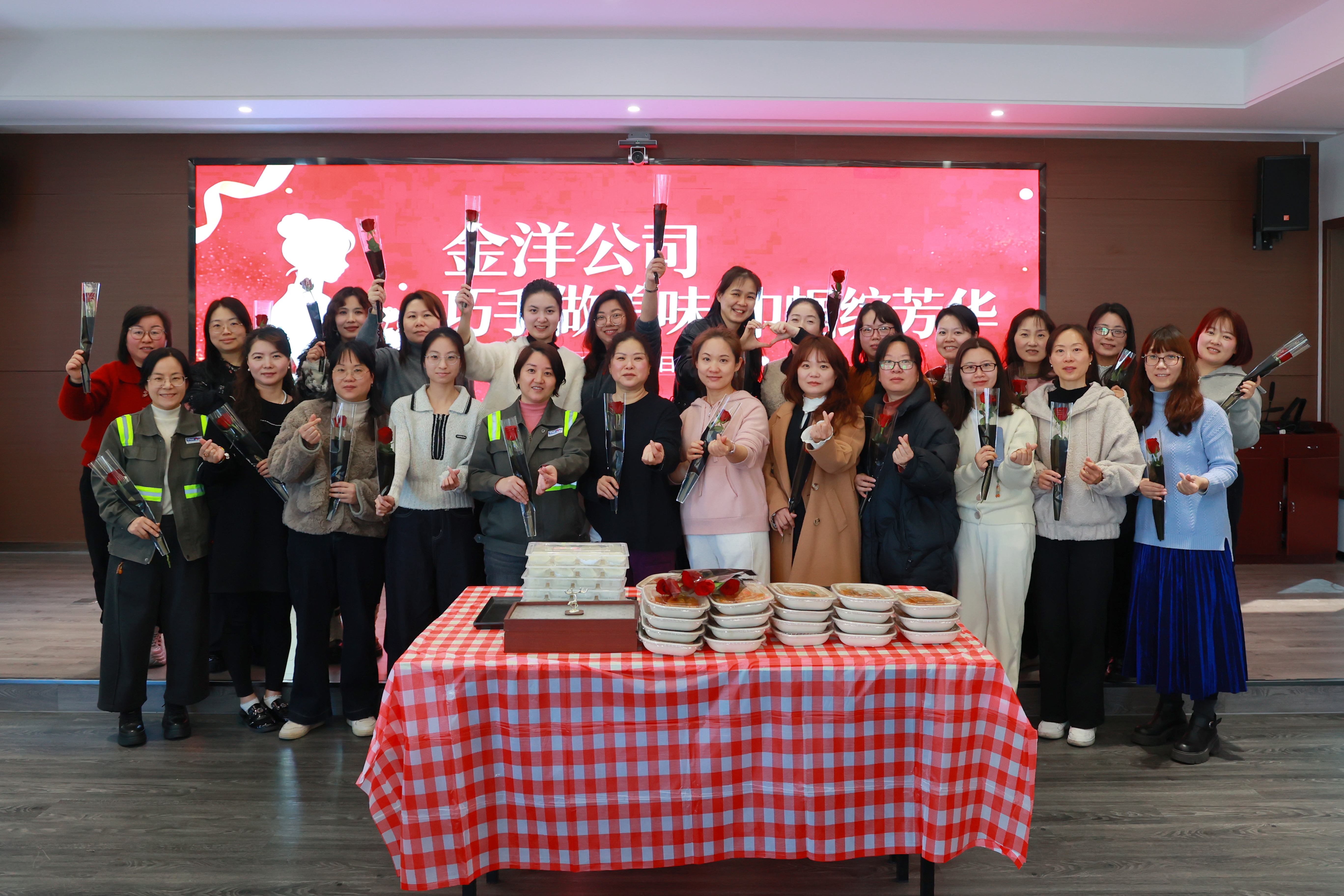 巧手做美味，巾帼绽芳华